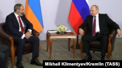 Владимир Путин менен Никол Пашинян. 