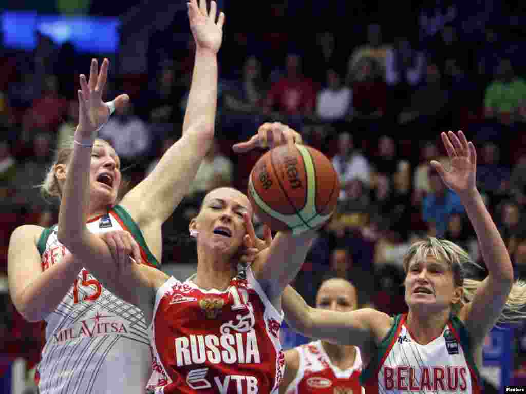 Russia's Irina Osipova is swarmed by Belarusian defenders during Belarus's surprise quarterfinal victory over Russia at the FIBA women's basketball world championships in Karlovy Vary, Czech Republic, on October 1. Photo by Petr Josek for Reuters