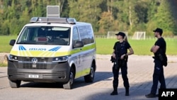 Policët sigurojnë zonën pranë vendit të të shtënave në Aarau, në veri të Zvicrës, më 30 gusht 2026.