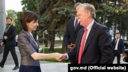 Consilierul prezidențial John Bolton, întâmpinat de premierul Maia Sandu, 29 august 2019