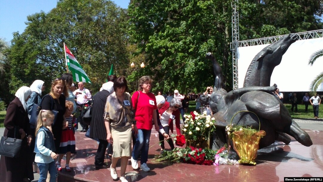 Каждый год в Абхазии отмечают 21 мая, вспоминая о трагических событиях 1864 года