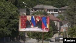 Часть накопившихся претензий к главе Ленингорского района со стороны избирателей переадресуется и президенту Тибилову