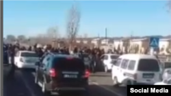 The women blocked the road in Jizzax. 