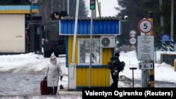 За словами речника Держприкордонслужби, це переважно жінки, діти, люди похилого віку. Фото ілюстративне 