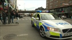 В столице Швеции грузовик врезался в прохожих (видео)