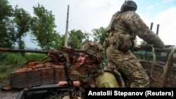 Військові 93-ї окремої механізованої бригади «Холодний Яр» ЗСУ їдуть на бойове завдання поблизу прифронтового міста Дружківка на Донеччині, 4 липня 2026 року