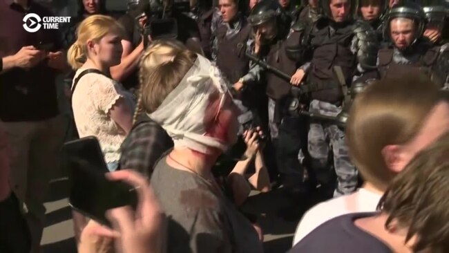 Police Beat, Detain Protesters And Opposition Figures At Moscow Rally