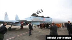 Armenia -- Prime Minister Nikol Pashinian and Defense Minister Davit Tonoyan sit in the cockpit of a Su-30SM fighter jet at an airbase in Gyumri, December 27, 2019.