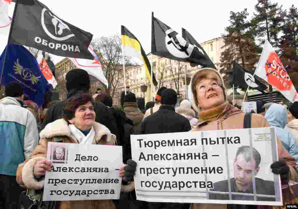 Флаги, плакаты, транспаранты