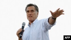 Митт Ромни выступает на предвыборном митинге
