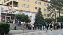 Zgjedhjet parlamentare në Serbi: Radhë të gjata para vendvotimeve