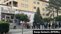 Հերթ ընտրատեղամասի առջև Սերբիայում, 25-ը հոկտեմբերի, 2026թ. 