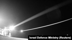 Sistemul antirachetă Iron Beam, dezvoltat de Israel, este prezentat în acțiune în această imagine obținută de Reuters pe 17 septembrie 2025 de la armata israeliană.