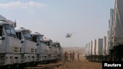 Російський гуманітарний конвой на зупинці біля Каменськ-Шахтинська Ростовської області Росії, 14 серпня 2014 року