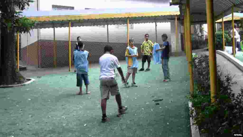 Paraisapolis Community Program #60