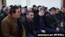 Родственники пленненых в карабахском Хцаберде армянских военнослужащих (архив)