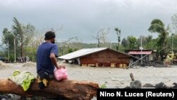 Mjesto Barangay Busay nakon prolaska tajfuna, kod grada Daraga, provincija Albay, Filipini