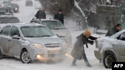 Снігопади паралізували рух на заході України, Львів, 15 березня 2013 року