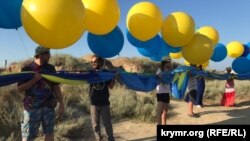 Український прапор єдності, запущений у напрямку Криму з Херсонської області, 28 серпня 2021 року