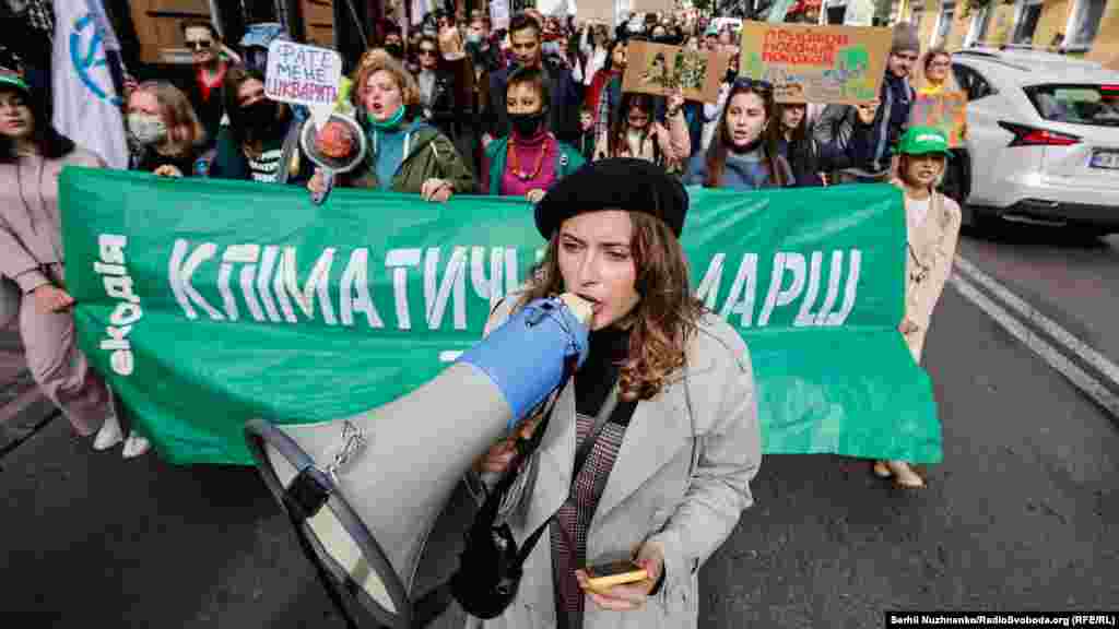 Організатори маршу передали представникам Міндовкілля та народним депутатам 10 вимог щодо того, в яких секторах і як саме варто скорочувати викиди парникових газів