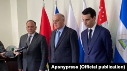 Экс-глава МИД Даур Кове, абхазский президент Аслан Бжания, Инал Ардзинба 