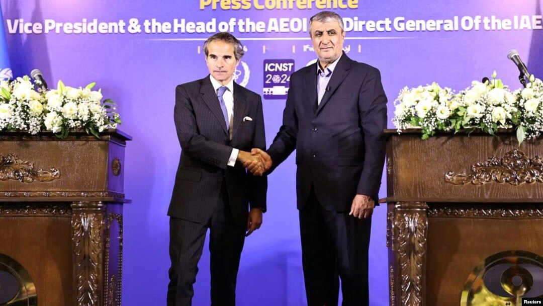 IAEA Director-General Rafael Grossi (left) holds a news conference in Tehran with Iran's nuclear energy chief, Mohammad Eslami, on May 7.