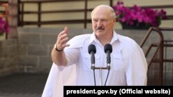 Аляксандар Лукашэнка ў 2-м дзіцячым шпіталі