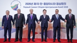 Түштүк Кореянын президенти Ли Чжэ Мён Сеулда өткөн биринчи «Корея – Борбор Азия» саммитинде Борбор Азиянын беш мамлекетинин президенттери менен сүрөткө түшүүдө. 16-сентябрь, 2026-жыл.