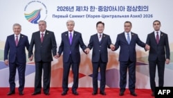 Түштүк Кореянын президенти Ли Чжэ Мён Сеулда өткөн биринчи «Корея – Борбор Азия» саммитинде Борбор Азиянын беш мамлекетинин президенттери менен сүрөткө түшүүдө. 16-сентябрь, 2026-жыл.