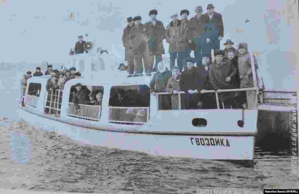 Gheorghe Bivol, veteran de război&nbsp;(rîndul de sus, al treilea din stănga, cu pălărie) la sanatoriu la Odesa, 1978