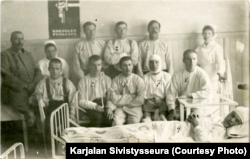 Раненные солдаты Карельского мужского партизанского полка в общей больнице Нурмеса, Финляндия 12.1.1922