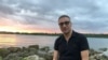 رضا ولی‌زاده روزنامه‌نگار پیشین رادیوفردا که از اول مهرماه ۱۴۰۳ در ایران زندانی است