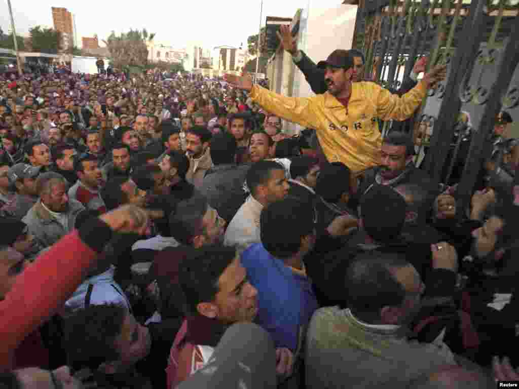 Suez, koji se nalazi oko 134 km istočno od Kaira, 26.01.2011. Foto: Reuters / Mohamed Abd El-Ghany 