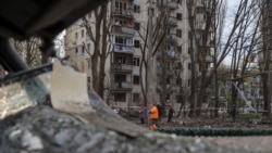 За даними ДСНС, у Києві внаслідок російської атаки в ніч проти 16 квітня загинули 4 людини, десятки постраждали