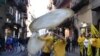 Naples, &quot;Pizzaioli Acrobats Coldiretti&quot; guramasynyň&nbsp; agzalary ÝUNESKO Neapolitan &quot;Pizzaiuolony&quot; &quot;maddy däl miras&quot; diýip ykrar etmegini baýram edýärler.&nbsp; (AFP/Tiziana Fabi)