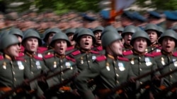 Участники одного из предыдущих парадов в Москве