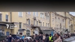 «Приехали в мечеть, а здесь ОМОН». Молитва в Петербурге закончилась рейдом