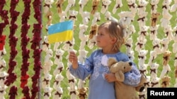 A child stands by thousands of stuffed teddy bears symbolizing Russian abductions of Ukrainian children during a demonstration in Washington, D.C. on April 23.