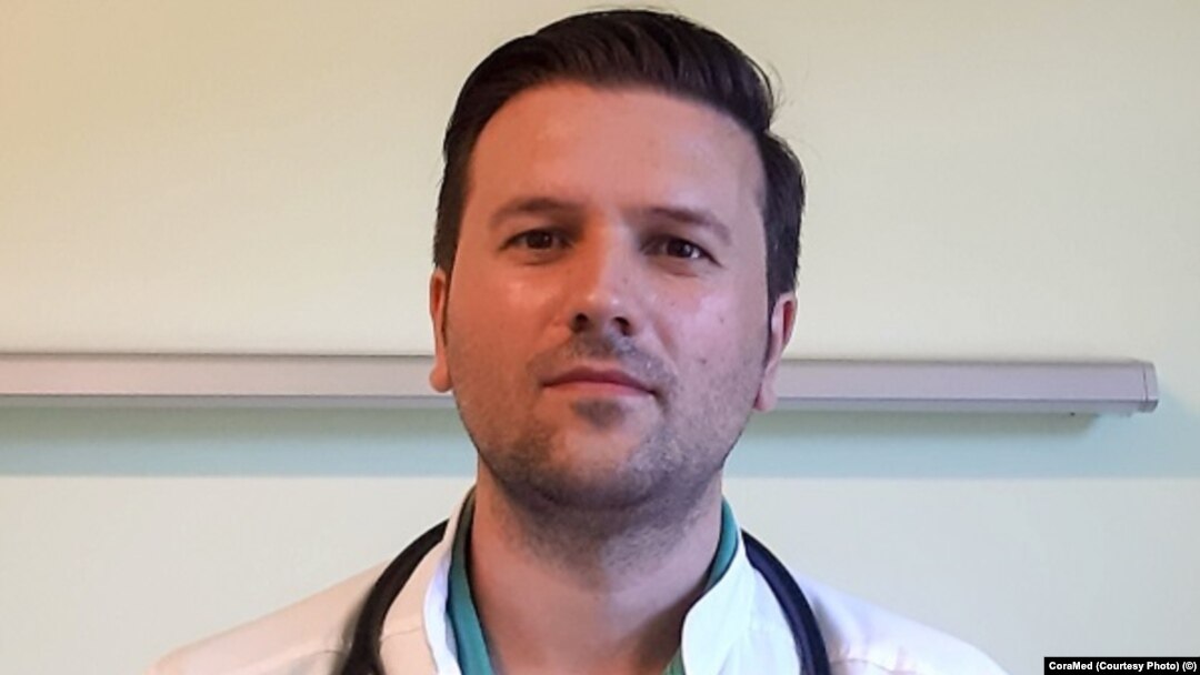 România - Medicul Andrei Manta, coordonator al centrului de vaccinare anti-Covid din Rădăuți spune că după amenda primită de la DSP a aruncat dozele rămase