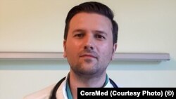 România - Medicul Andrei Manta, coordonator al centrului de vaccinare anti-Covid din Rădăuți spune că după amenda primită de la DSP a aruncat dozele rămase