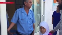 Азия: школьницы без хиджаба