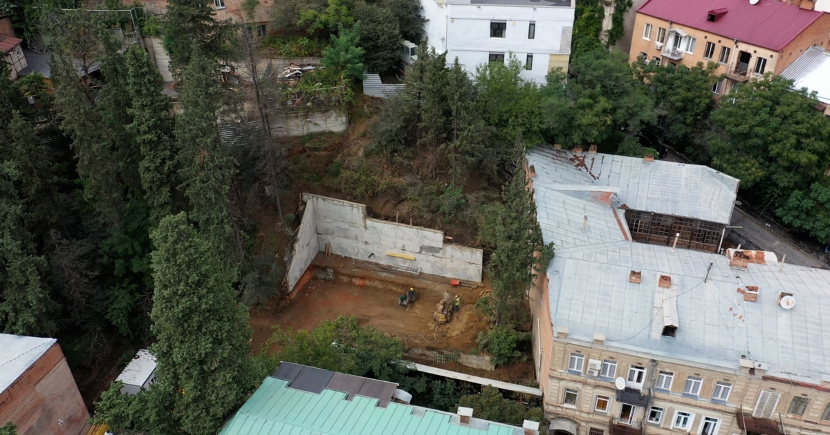 გაუძლებს ავარიული კულტურული ძეგლები ახალ მშენებლობას? კიდევ ერთი სასტუმრო მთაწმინდაზე