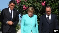 Ілюстрацыйнае фота. Прэм’ер-міністар Італіі Матэа Рэнцы (зьлева), канцлер Нямеччыны Ангела Мэлкель (у цэнтры) і прэзыдэнт Францыі Франсуа Алянд