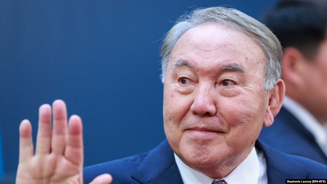 Nursultan Nazarbaev renunță la funcție, dar nu și la putere, după 30 de ani de președinție.