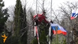 Ruska zastava na ukrajinskoj bazi