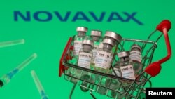 În condițiile în care mulți oameni nu vor să se vaccineze cu AstraZeneca sau Johnson&Johnson, Novavax este văzut drept un înlocuitor pentru acestea.
