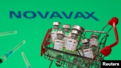 Флакони вакцины от коронавирусной инфекции COVID-19. Иллюстративное фото.
