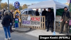 Šesnaest minuta tišine pored šatora u kojem Dijana Hrka štrajkuje glađu, 13. novembra 2025.