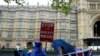 Протестиращи за и против Брекзит са ежедневно явление пред британския парламент в Лондон.