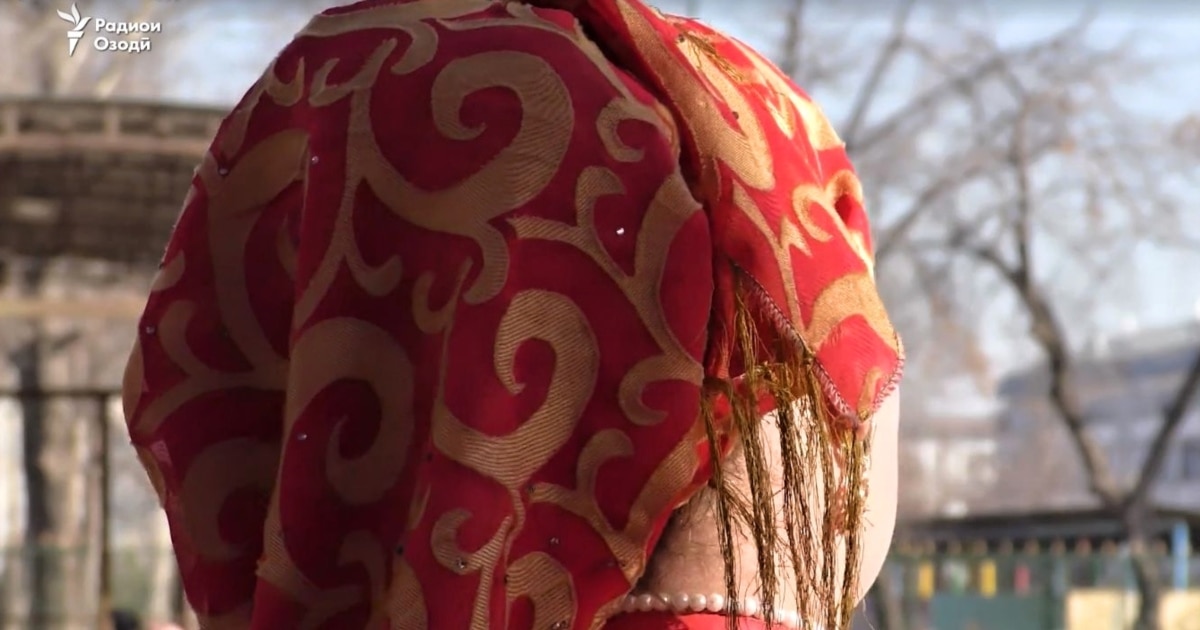 Толық метражды порно фильмдер онлайн: Әйелі тербелуге тырысады